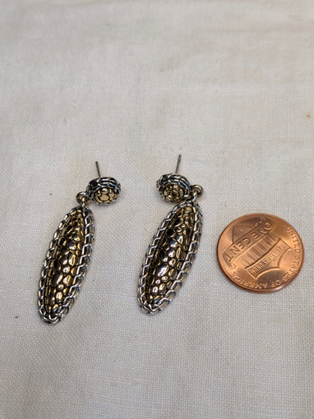 Two‑Tone Textured Oval Dangle Earrings – Sculptural Artisan Style - Picture 5 of 6